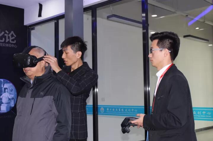 鄭州科技學(xué)院泛IT學(xué)院迎來首次參觀