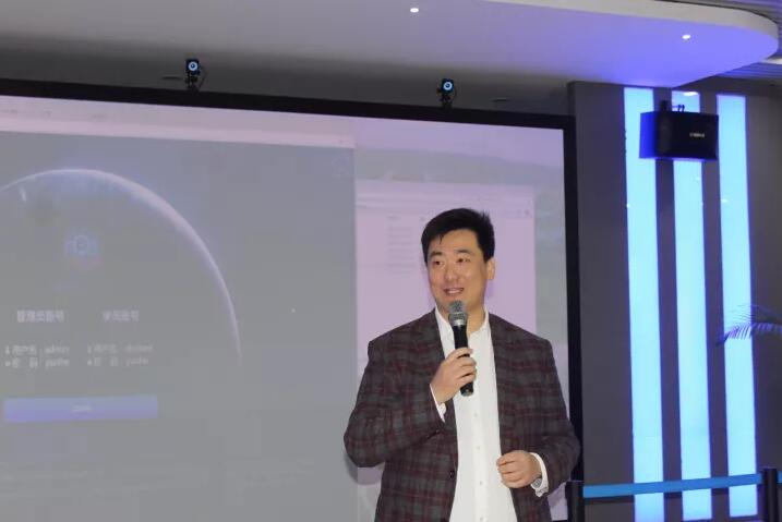 鄭州科技學(xué)院泛IT學(xué)院迎來首次參觀