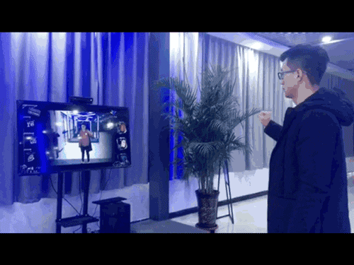 泛IT學(xué)院迎來首批學(xué)生參觀，體驗(yàn)最頂級的黑科技！