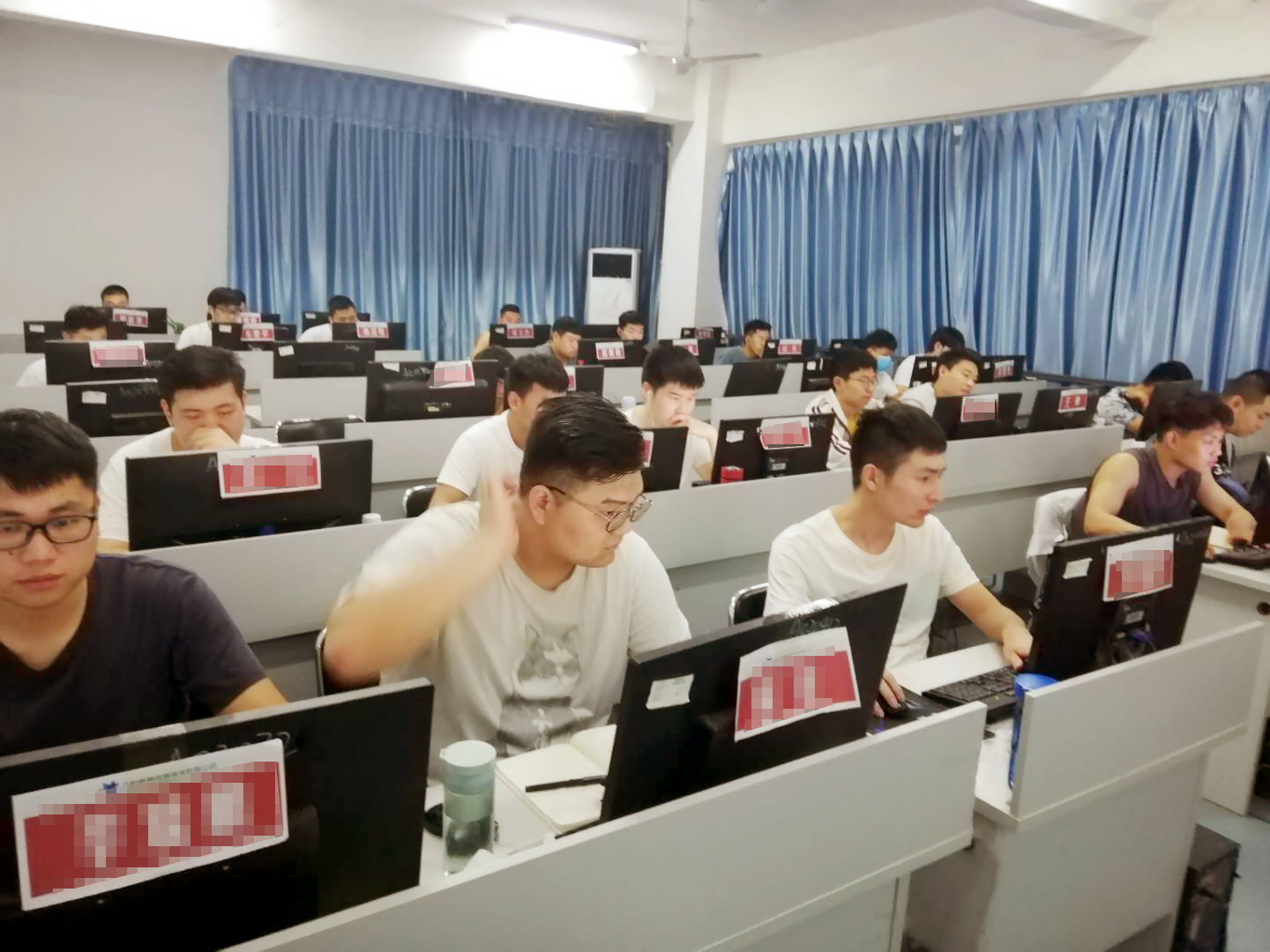 【云和數(shù)據(jù)學員晚自習】? 留足時間梳理知識,才能更好的記憶及運用 唯有不負時光，才能茁壯生長，活成想要的模樣。